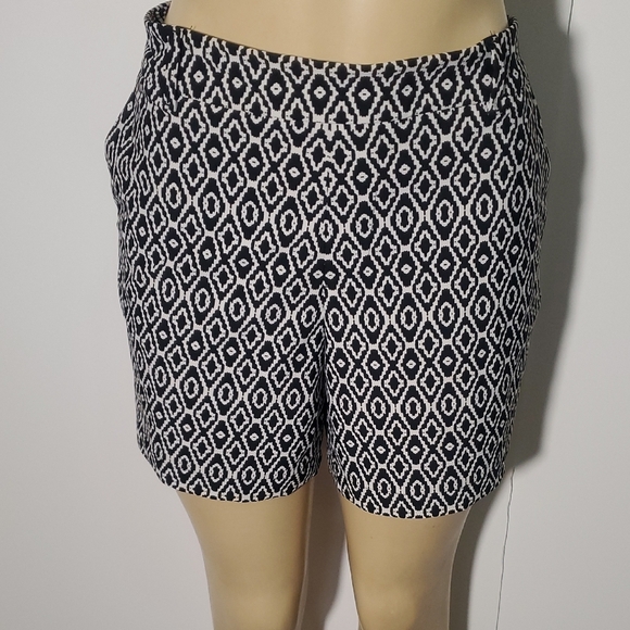 SPANX Black and White Bermuda Shorts with Geometric Pattern Size L - Picture 2 of 11